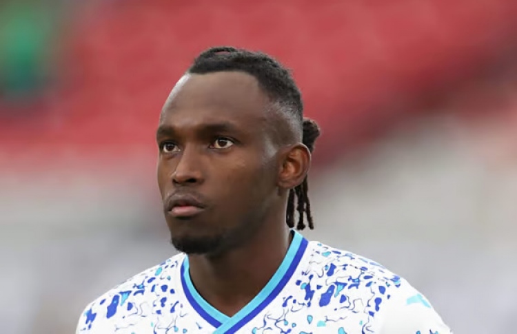 ބޮލަށް ލިބުނު އަނިޔާގައި ބޯޑޯގެ ފޯވާޑް ކޯމާގައި