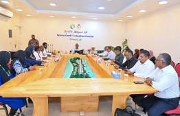 President Dr Mohamed Muizzu meets with Kendhikulhudhoo Council members