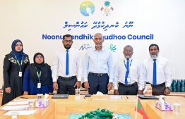 President Dr Mohamed Muizzu meets with Kendhikulhudhoo Council members