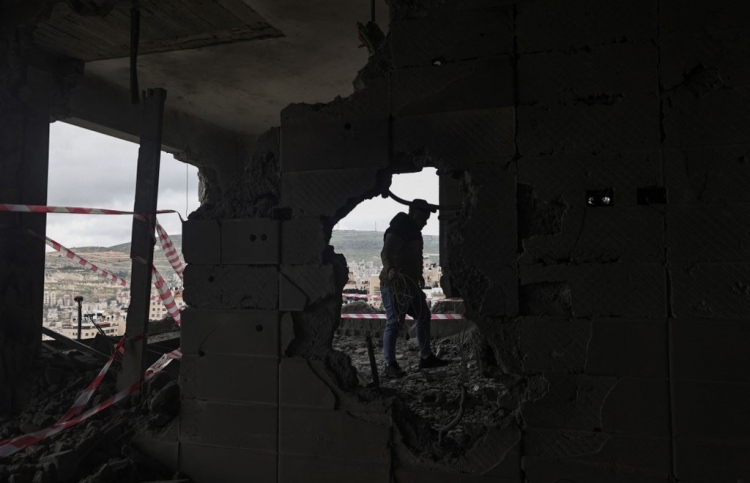 ހަމަލާގެ ތުހުމަތުވާ ފަލަސްތީނު މީހެއްގެ ގެ ގޮއްވާލައިފި