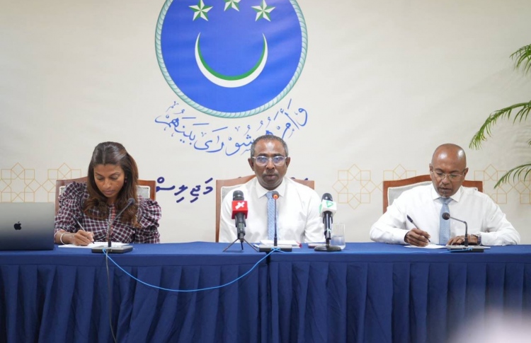 "މަޖިލިސް ކުރިއަށް ގެންދަން ހުރަސް އަޅަނީ ސަރުކާރުން"