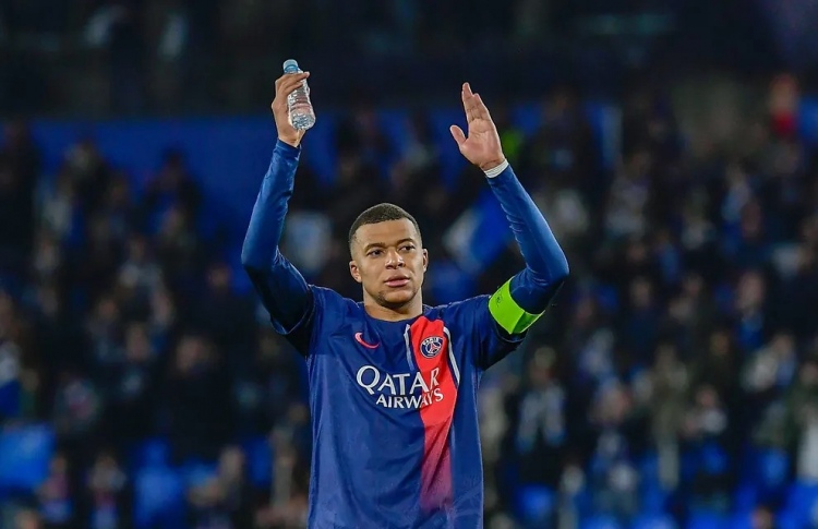 މައްސަލަ އެބަހުރި، އެކަމަކު ކޯޗު ނުހިމެނޭ: އެމްބާޕޭ