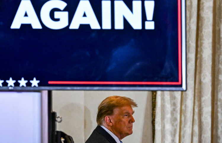 ޓްރަމްޕް އަނެއްކާވެސް އެމެރިކާގެ ރިޔާސީ ރޭހަށް