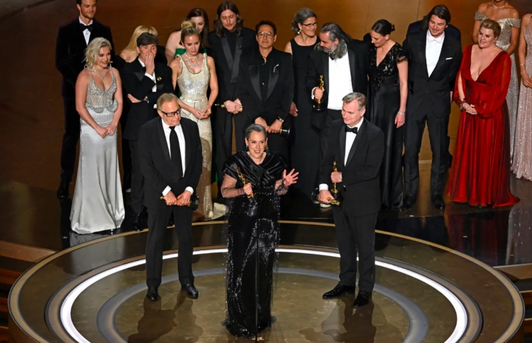 އަހަރުގެ އެންމެ މޮޅު ފިލްމަކީ "އޮޕެންހައިމާ"