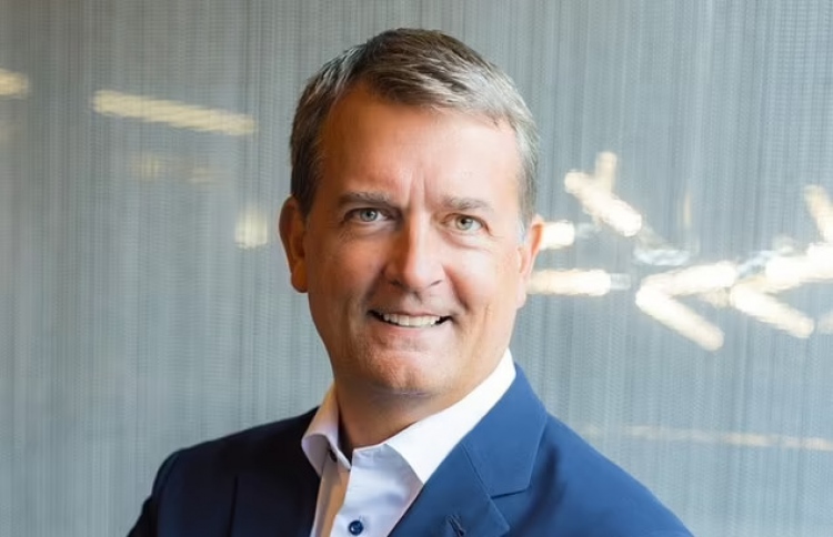 ޗެލްސީގެ ސީއީއޯ ފުޓްބޯޅަ ދަންނަ މީހަކަށް ނުވި