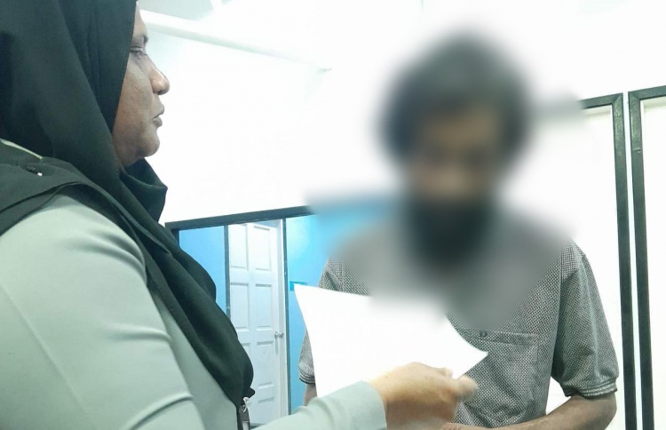 މަގަށް ކުނި އެޅި މީހަކު ހޯދައި ޖޫރިމަނާކޮށްފި