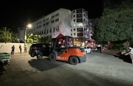Towing of a vehicle parked unlawfully on the streets of Male' last night -- Photo: Maldives Police Service