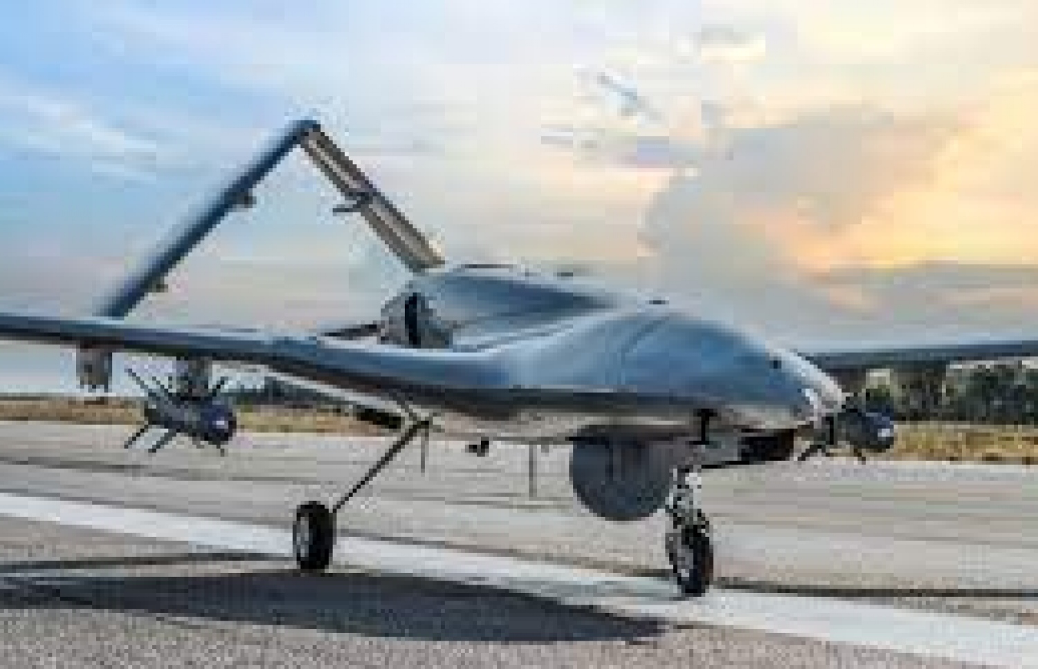 ތުރުކީން ގެނައި ބައިރަކްތާރު ޓީބީ2 ޑްރޯނެއް.--