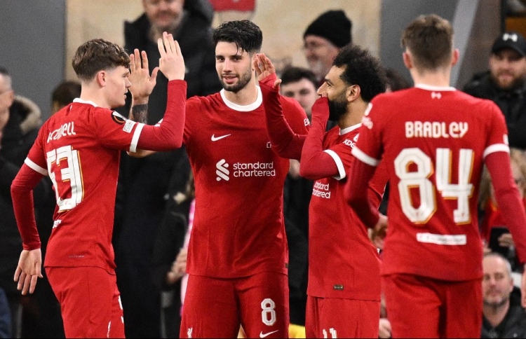 ލިވަޕޫލުން ލަނޑު ގޯންޏެއް، ލެވަކޫސަން ދެއްކީ ޖާދޫ