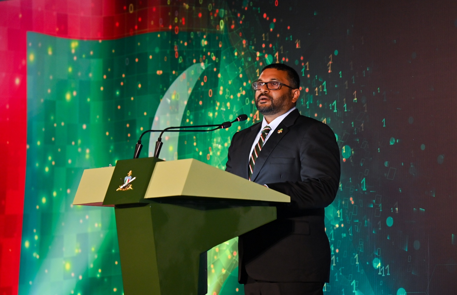 ޑިފެންސް މިނިސްޓަރު ޣައްސާން ވާހަކަ ދައްކަވަނީ.---ފޮޓޯ: ރައީސް އޮފީސް