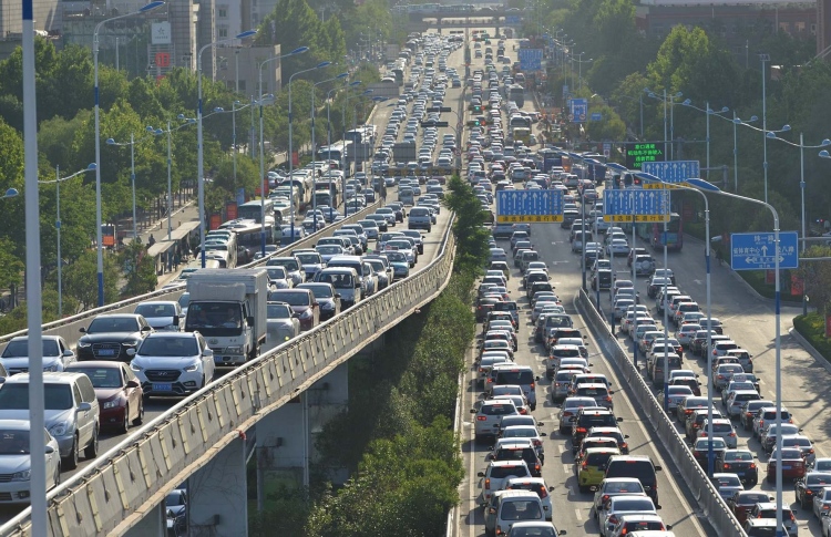 ޗައިނާގެ ޓަނަލެއްގައި އެކްސިޑެންޓުވެ 14 މަރު