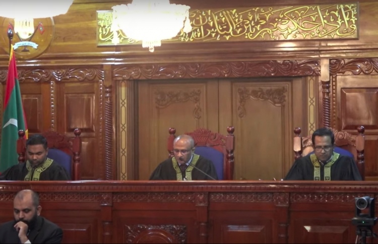 "ބިމުގައި ހުރެ،ހަނދުގައި އަތްލާން އުޅުންފަދަ ކަމެއް"