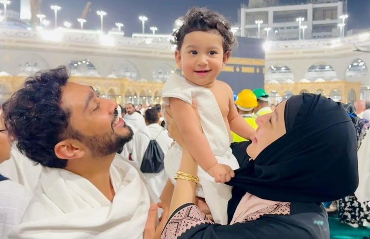 ގޯހަރްގެ ދަރިފުޅުގެ މޫނު ދައްކާލީ އުމްރާ ދަތުރުގައި