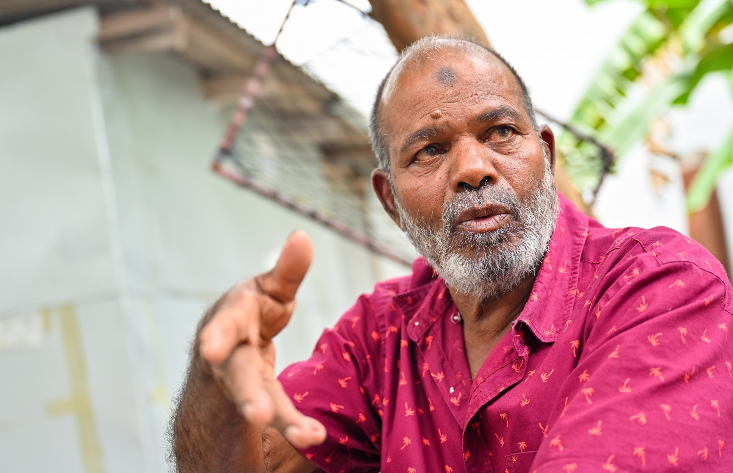 އީރާން-އިރާގު ހަނގުރާމާގައި ބޯޓަކަށް ބޮން އެޅި އިރު އޭގައި ހުރި އަބްދުއްރަޝީދު މުހައްމަދު އެ ހާދިސާ "މިހާރު" އަށް ކިޔައިދެނީ. -- ފޮޓޯ: ފަޔާޒް މޫސާ | މިހާރު