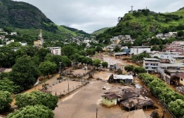 This handout picture released by the Espírito Santo State Government shows an aerial view of the flooding in Mimoso do Sul, Espírito Santo State, caused by heavy rains that hit the southeastern region of Brazil on March 24, 2024. Rescuers in boats and aircraft raced against the clock Sunday to help isolated people in Brazil's mountainous southeast after storms and heavy rains killed at least 20 people. With more rain predicted Sunday, the deluge pounded the states of Rio de Janeiro and Espirito Santo, where authorities described a chaotic situation due to flooding. -- Photo: Wender/ Espirito Santo State Government/ AFP