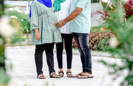 The middle daughter with her parents during the mother's pregnancy photoshoot. -- Photo: Asad's Photography