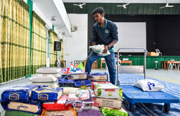 Fitr Zakat being accepted last year.-- Photo: Fayaz Moosa / Mihaaru