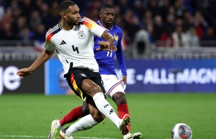 ޖަރުމަނުގެ ޖޯޒީ ނަންބަރު ހަތަރެއްގެ ފޮންޓް ބަދަލުކުރަނީ