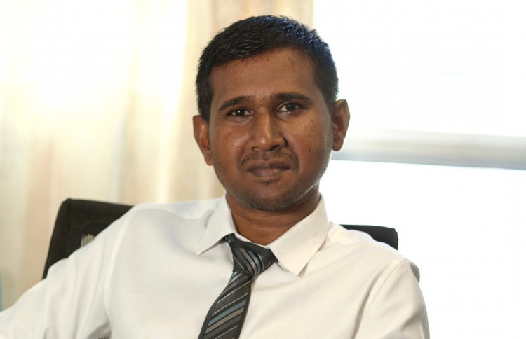 އިއްސެ: ފުރިހަމަ ސޯލްޖަރެއް، ތަފާތުވާނެ