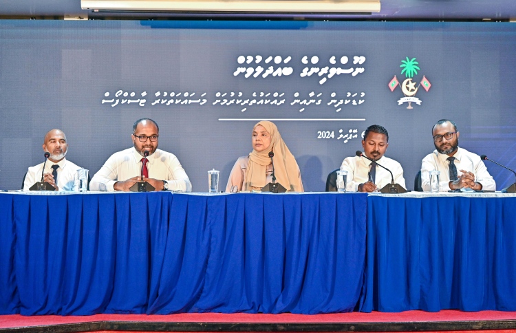 ކުށުގެ ވެށީގައި 200 އެއްހާ ކުދިން އެބަތިބި