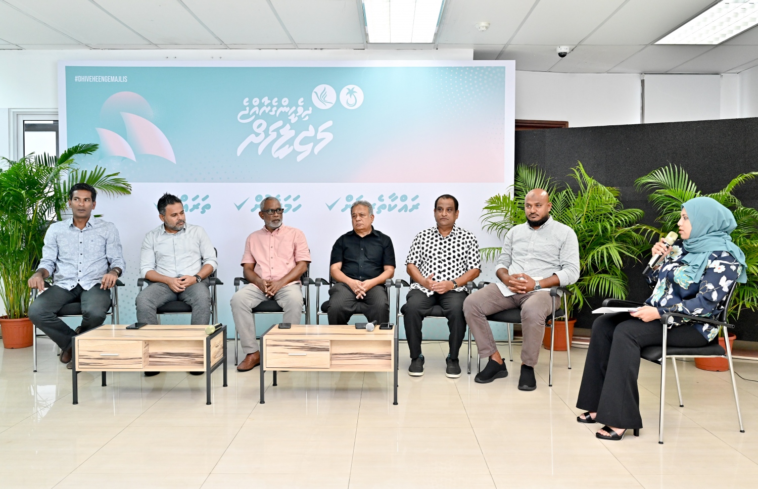 ޕީޕީއެމް/ ޕީއެންސީގެ ލީޑާޝިޕުން މެންދުރުފަހު ބޭއްވި ޕެނަލް ޑިސްކަޝަންގައި އިސްވެރިން ބައިވެރިވެވަޑައިގަންނަވަނީ-- ފޮޓޯ: ނިޝާން އަލީ/ މިހާރު