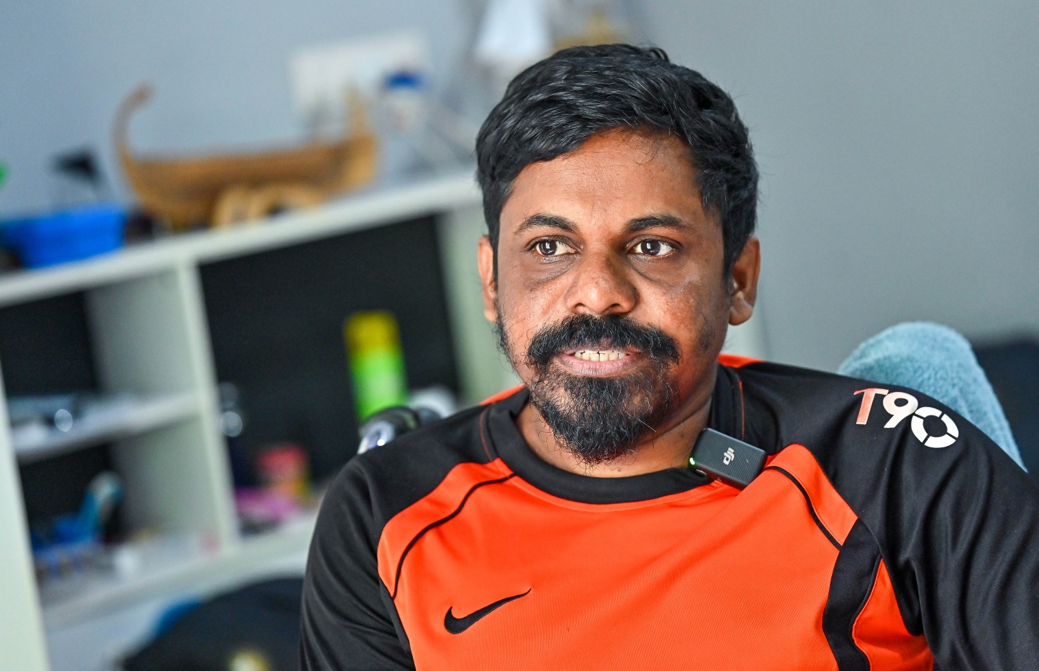 އާދަމް، "މިހާރު"އާ ވާހަކަދައްކަނީ.-- ފޮޓޯ: ފަޔާޒު މޫސާ/ މިހާރު