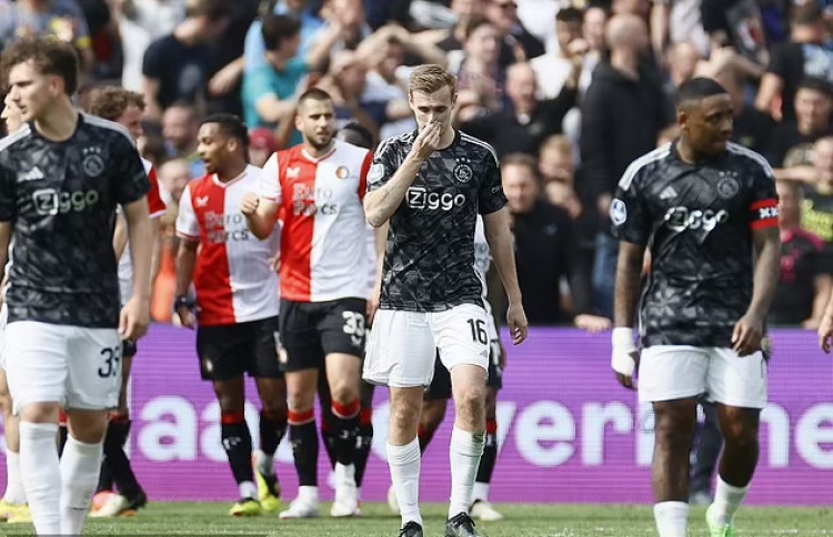 97 އަހަރުތެރޭ އަޔެކްސް އަށް އެންމެ ބޮޑު ބަލި