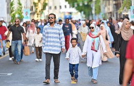 Families walk together, to attend prayers this morning.-- Photo: Nishan Ali / Mihaaru