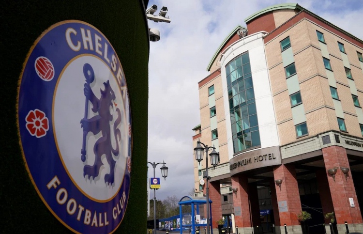 ގެއްލުން ކުރިމަތިވުމުން ޗެލްސީގެ ހޮޓެލްތައް ވިއްކާލައިފި