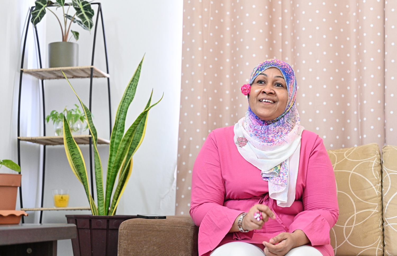 އާނަ "މިހާރު" އާ ވަހަކަ ދައްކަނީ.---ފޮޓޯ: ނިޝާން އަލީ| މިހާރު