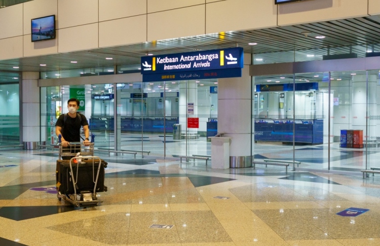 ކުއާލަ ލަމްޕޫރު އެއާޕޯޓްގައި ބަޑިޖެހުމުގެ ހާދިސާއެއް