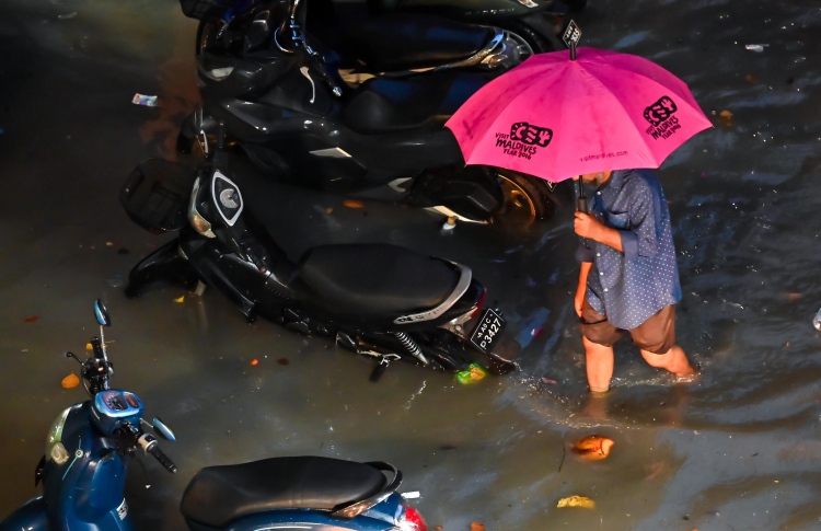 މާލެއަށް އިއްޔެ 100 މިލިމީޓަރުގެ ވާރޭ ވެހުނު