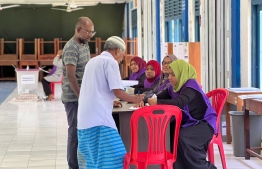 Elderly person voting at the centre in Thaa atoll Kimbidhoo School.-- Photo: Mihaaru