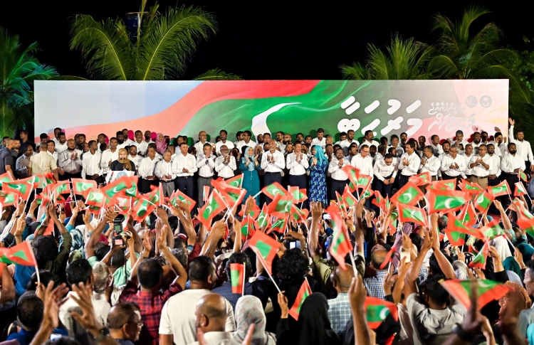 ޕާޓީތައް އެކުވެރިވެ އެކުގައި މަސައްކަތް ކުރަން ދައުވަތު