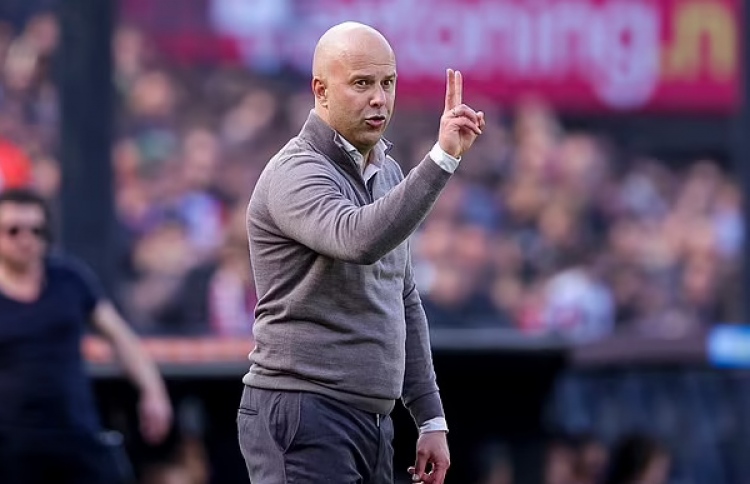 ލިވަޕޫލްގެ ރާޑަރަށް ފައިނޯޑްގެ ކޯޗު އާން ސްލޮޓް