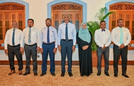The six independant members elected for the 20th parliamentary term together with President Dr Mohamed Muizzu. -- Photo: PNC