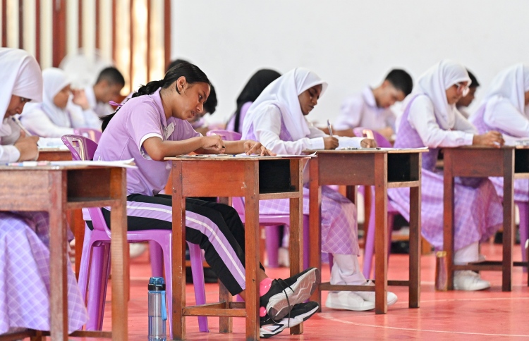 7،500 ކުދިންނާއެކު އޯ ލެވެލް އިމްތިހާނު ފަށައިފި