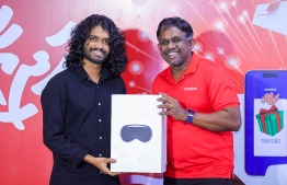 The most valuable prize of the 'Hadhiya Foshi' promotion, Apple Visions Pro being gifted during the cermony held by Ooredoo. -- Photo: Fayaz Moosa / Mihaaru News
