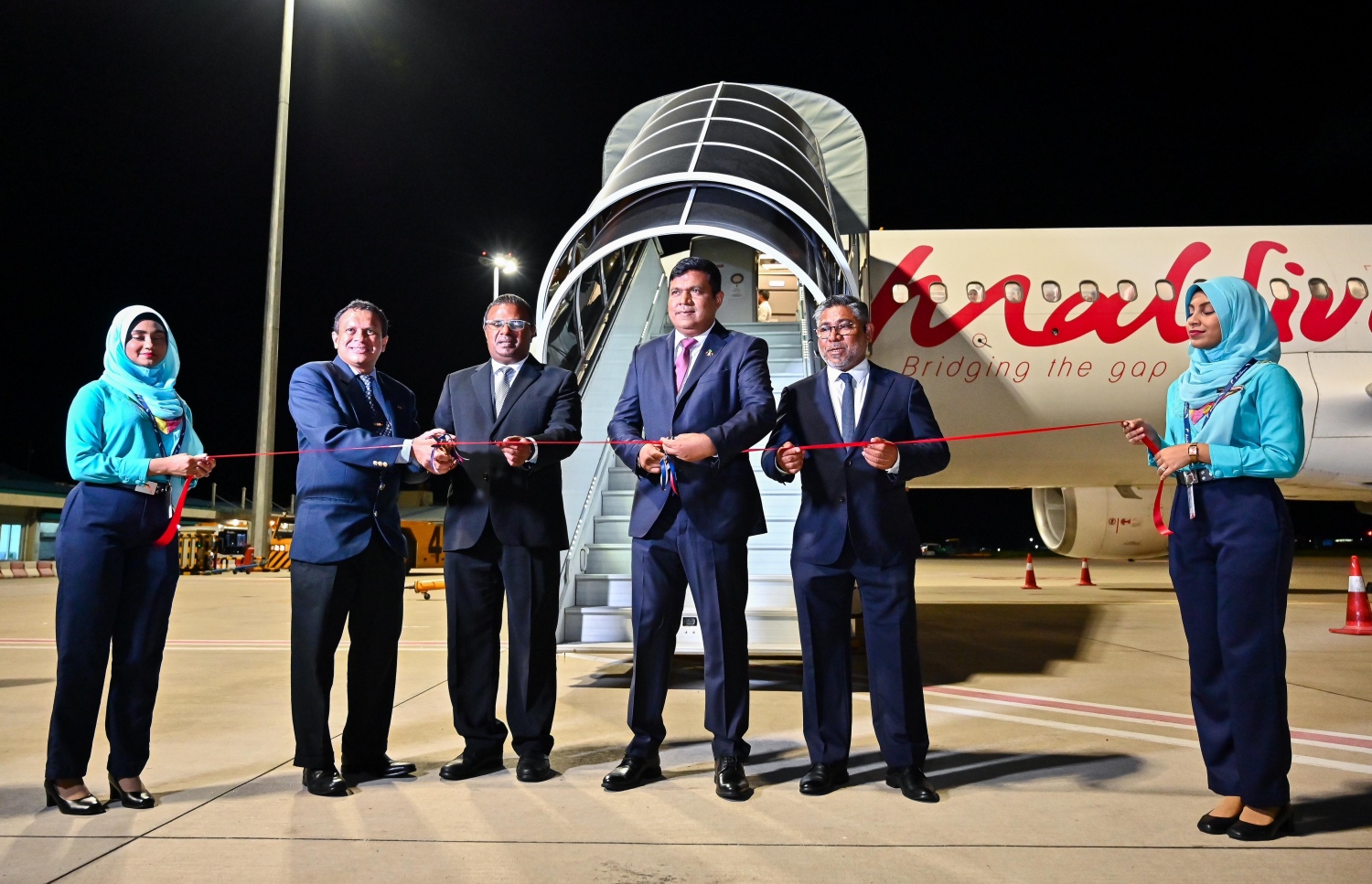 މޯލްޑިވިއަން އިން ކޮލަންބޯގެ ދަތުރުތައް ރަސްމީކޮށް ފެށުމަށް ބޭއްވި ރަސްމިއްޔާތުގެ ތެރެއިން -- ފޮޓޯ: ފަޔާޒް މޫސާ / މިހާރު