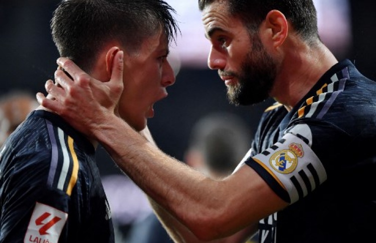 ވީއޭއާރްގެ އެހީގައި މޮޅުވެ ރެއާލުން ތައްޓާ ކައިރިއަށް