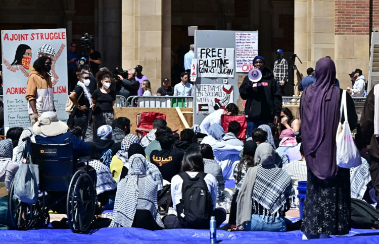 އިޒްރޭލާ ދެކޮޅު މުޒާހަރާގެ ލީޑަރު އެމެރިކާއިން ހައްޔަރު