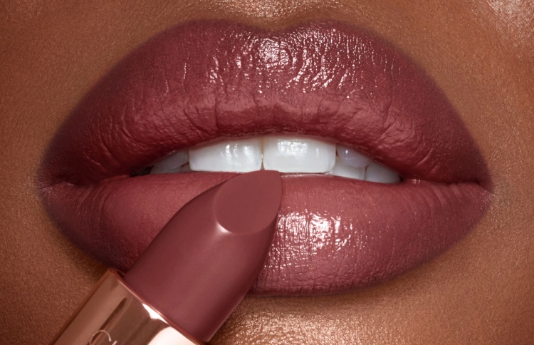 ކުލަ އަލި ނޫން ހަމާ ގުޅޭނެ ފަސް ލިޕްސްޓިކް ކުލަ