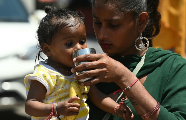 ކިޑްނީގައި ހިލަ އުފެދުން އިންޑިއާގައި އިތުރުވަނީ