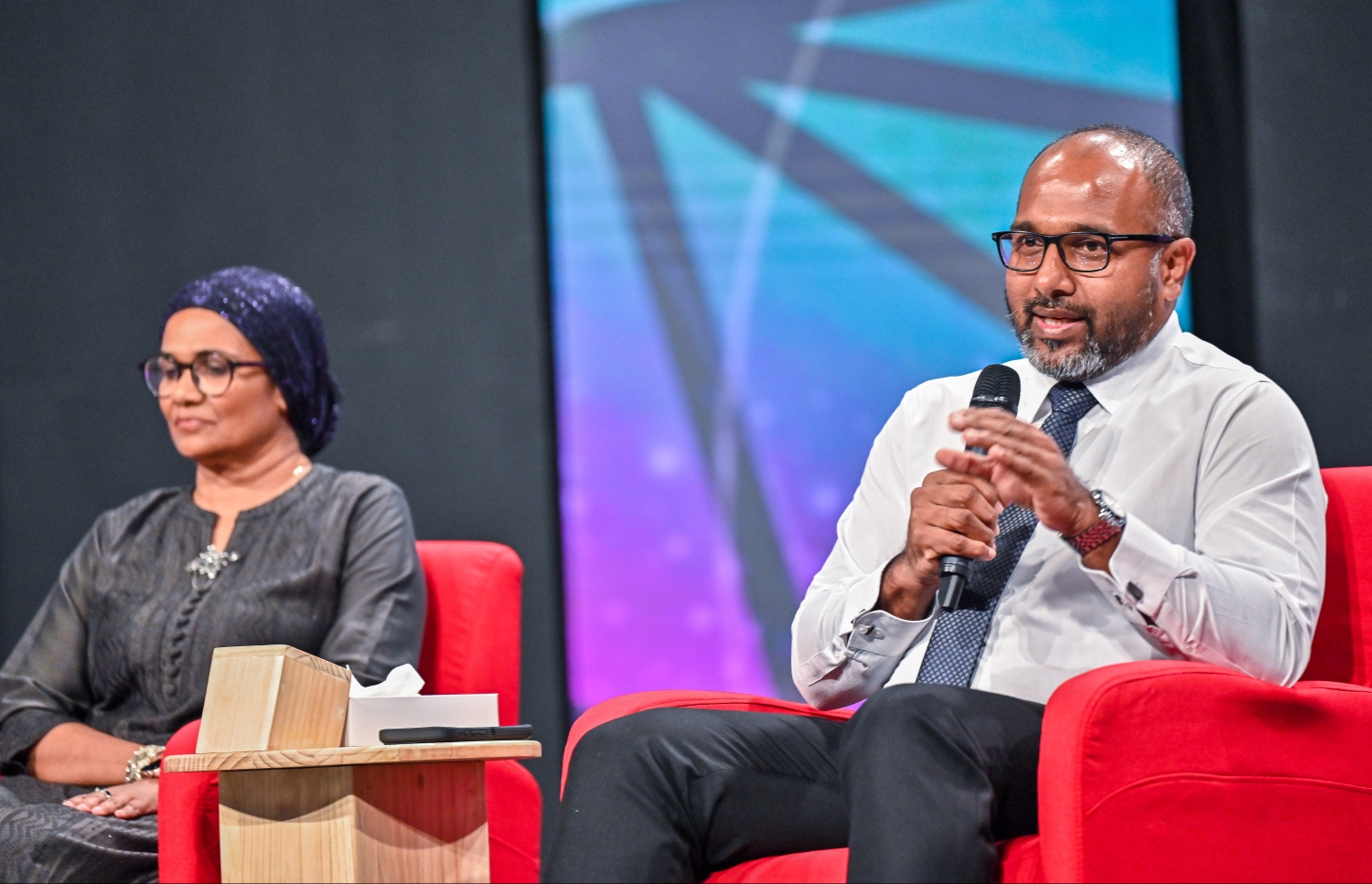 މިދިޔަ އަންގާރަ ދުވަހު ބޭއްވި "އަހާ" ފޯރަމްގައި ހޯމް މިނިސްޓަރު އަލީ އިހުސާން ވާހަކަ ދައްކަވަނީ-- ފޮޓޯ: ފަޔާޒު މޫސާ/ މިހާރު