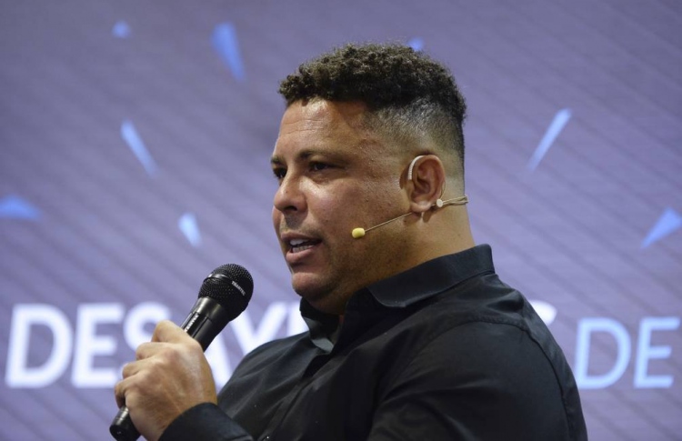 ރޮނާލްޑޯގެ ދެ ކްލަބް ވިއްކާލަން އުޅޭތީ ފޭނުން ރަތަށް