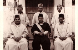 Sheikh Olhitheri Rashad, Uthama Fandiyaaru Manikufaanu Faleelath Sheikh Uz Mohamed Jameel , Sheikh Moosa Jameel (Seated, Left to Right)