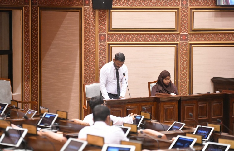 ފުޓްބޯޅައިގައި މުޅި ރާއްޖެ ތަމްސީލް ކުރަނީ