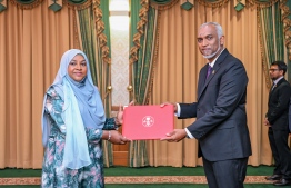 President Dr Mohamed Muizzu presenting Dr Mariyam Shabeena with the letter of appointment into the post of High Commissioner to Malaysia. -- Photo: President's Office
