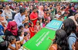 Children gathered together to cut the cake at the 'Ufaa Festival' held on Friday inside Hulhumale Central Park to commemorate the national Children's Day. -- Photo: Nishan Ali |Mihaaru News