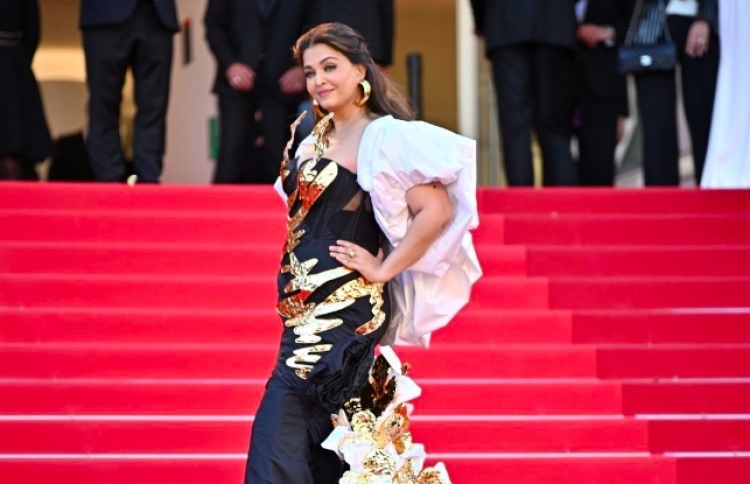 ކާންސްގައި އައިޝްވާރިޔާ ލީ ހެދުންތަކަށް ސަމާލުކަން